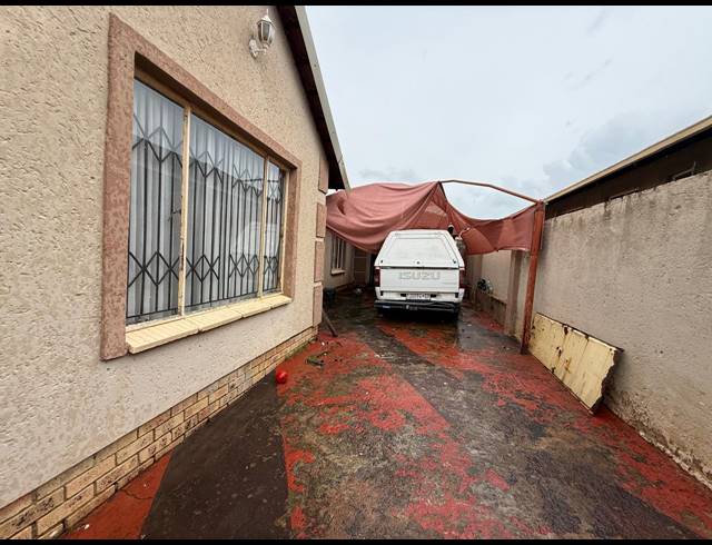 4 BEDROOM HOUSE FOR SALE IN TLHABANE WEST